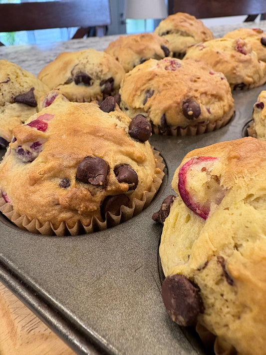 Muffins moelleux aux canneberges fraîches, orange et chocolat