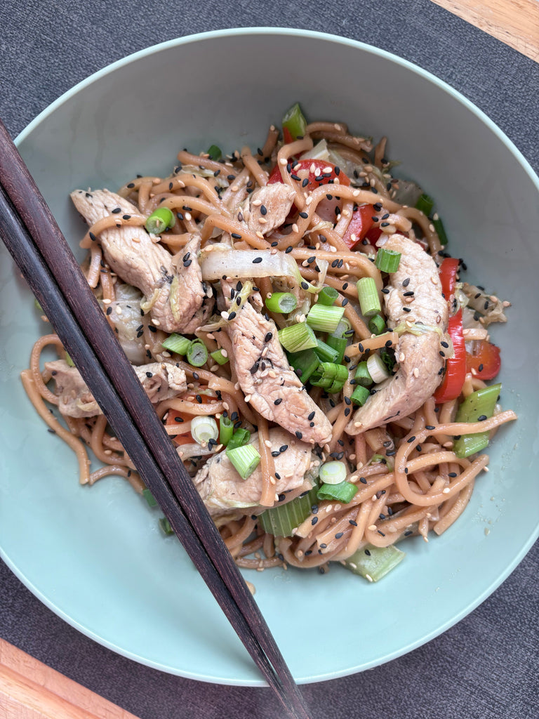 Chow mein au poulet maison (style resto, facile)